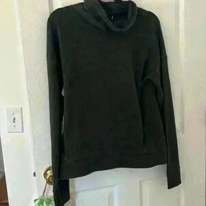 Lululemon black pullover size 8